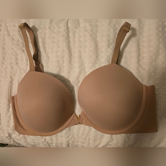 Victoria's Secret Nude Underwire Bra - Picture 1 of 3